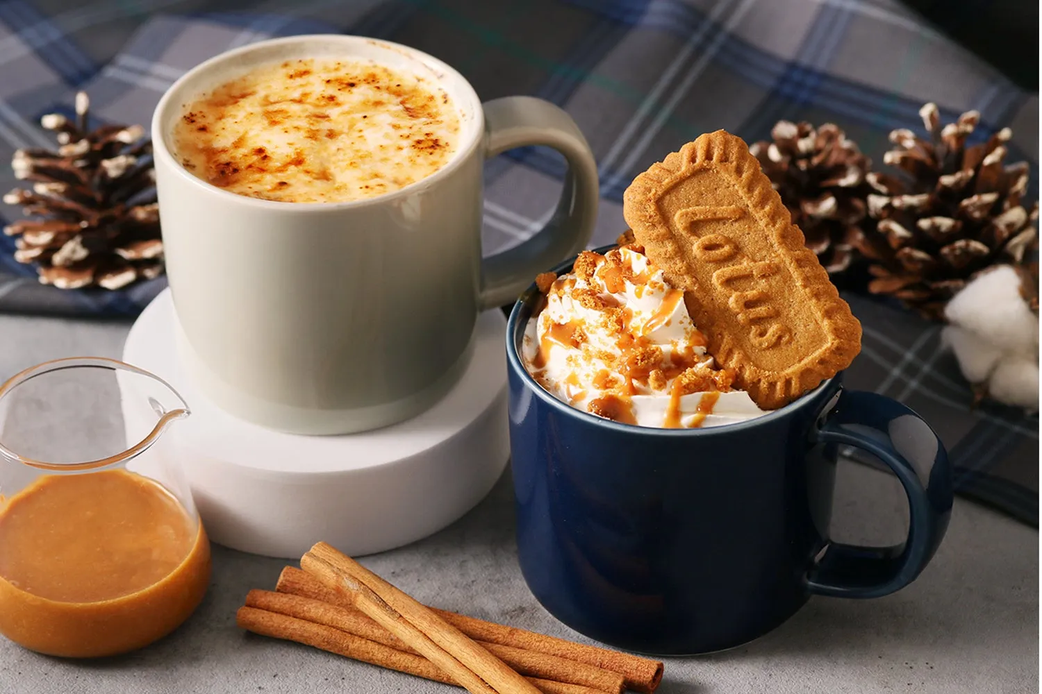 ホリデースパイス＆クッキーラテとブリュレラテ