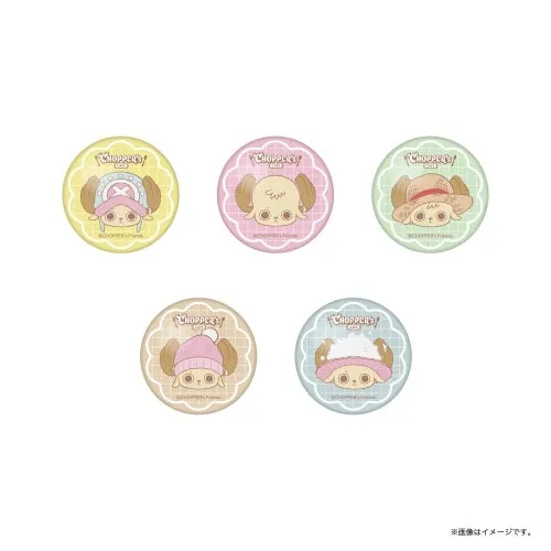 5つのチョッパーの缶バッジが写っている画像です。