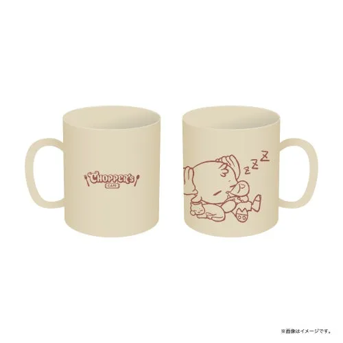 2つのマグカップが並んだ画像。片方には「CHOPPER'S CAFE」のロゴがあり、もう片方にはキャラクターが眠っているイラストが描かれています。