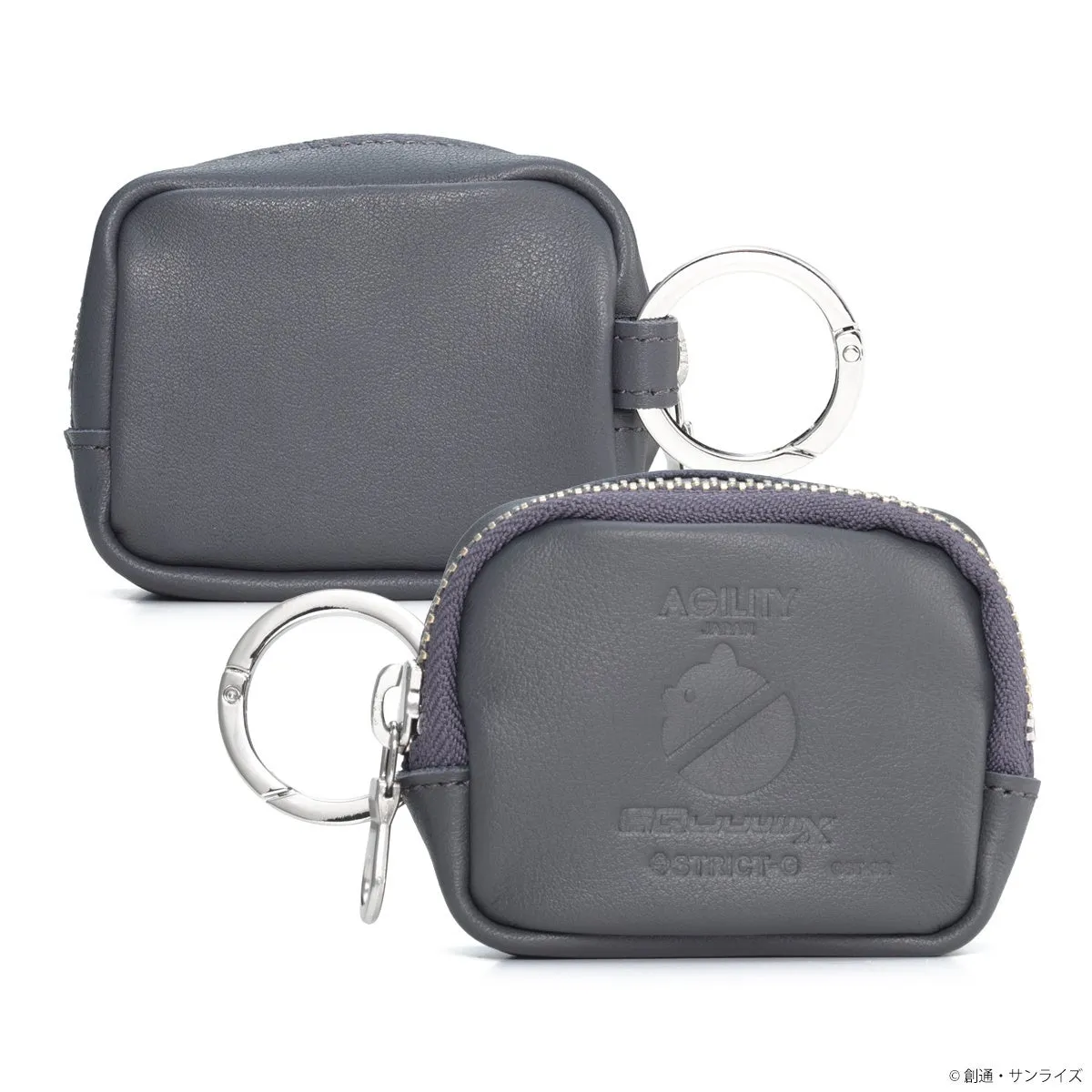 2つのグレーのポーチ。どちらにもジッパーとキーリングが付いている。片方にはAGILITYとキャラクターのロゴが、もう片方には何も書かれていない。