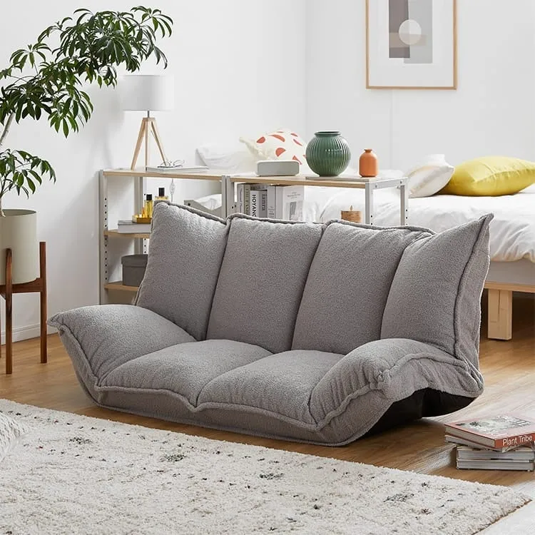 フロアソファと植物のある部屋