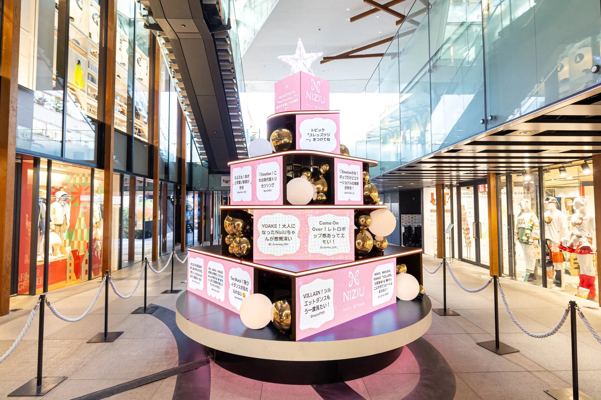 NiziUのアルバム「New Emotion」のプロモーションイベントの様子