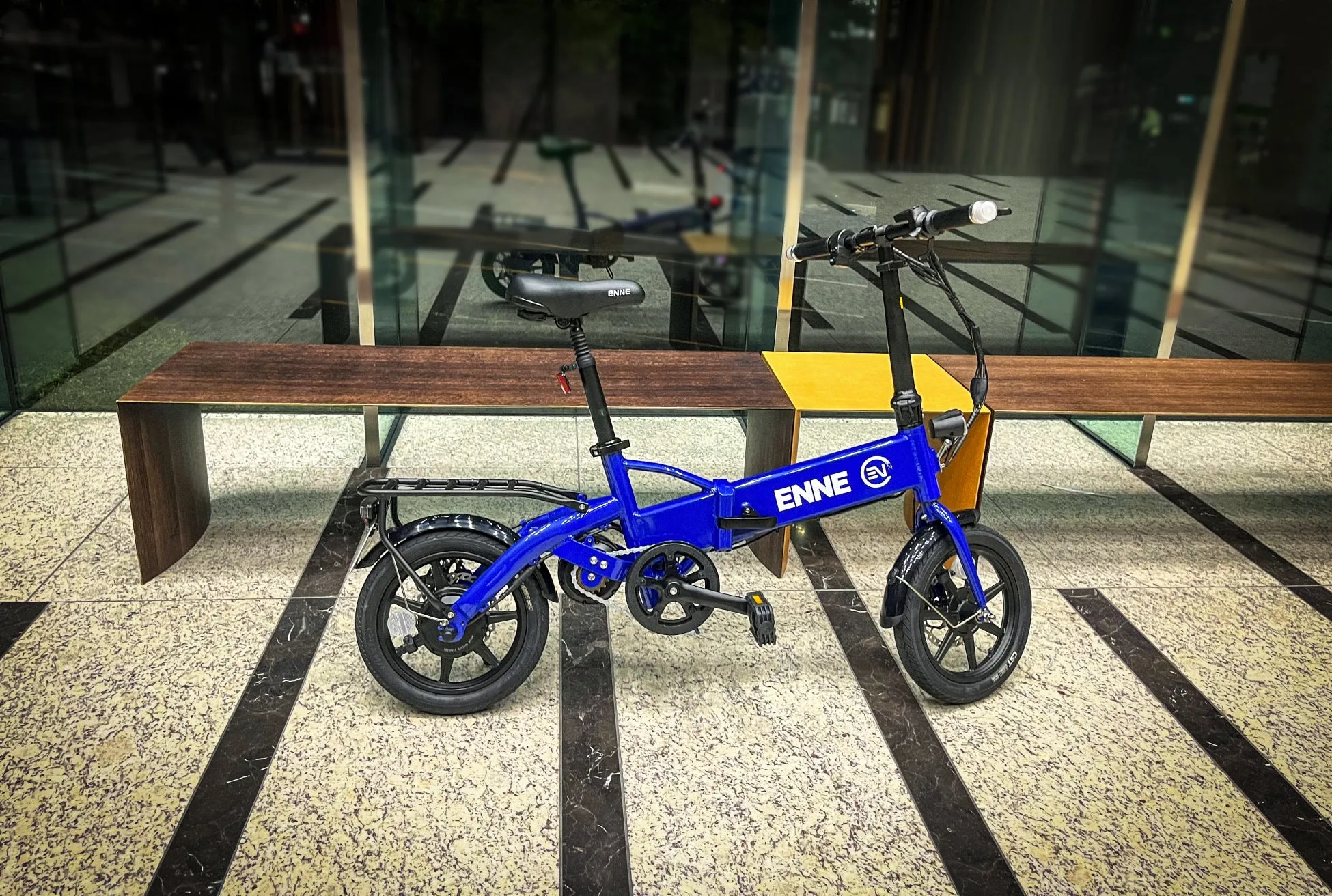 ENNE EV 青い折りたたみ自転車