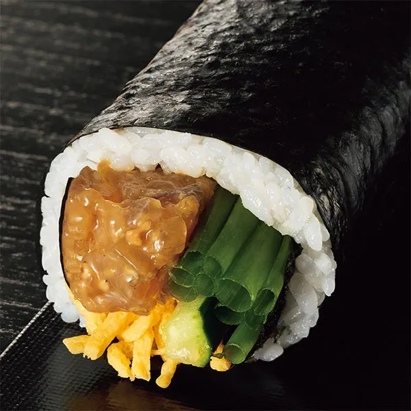 太巻き寿司のクローズアップ - チヌなめろう太巻のイメージに利用