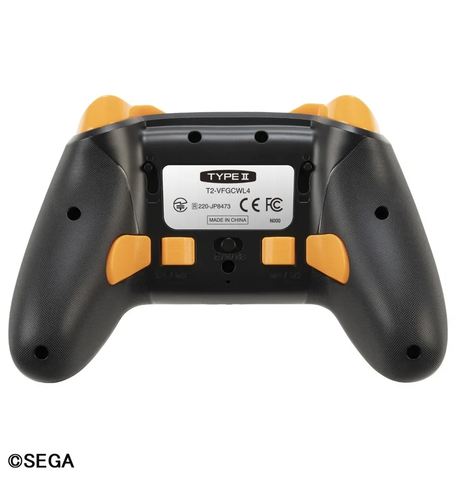 バーチャファイターのゲーミングコントローラーのパッケージ。コントローラーのデザインと、キャラクターが描かれている。