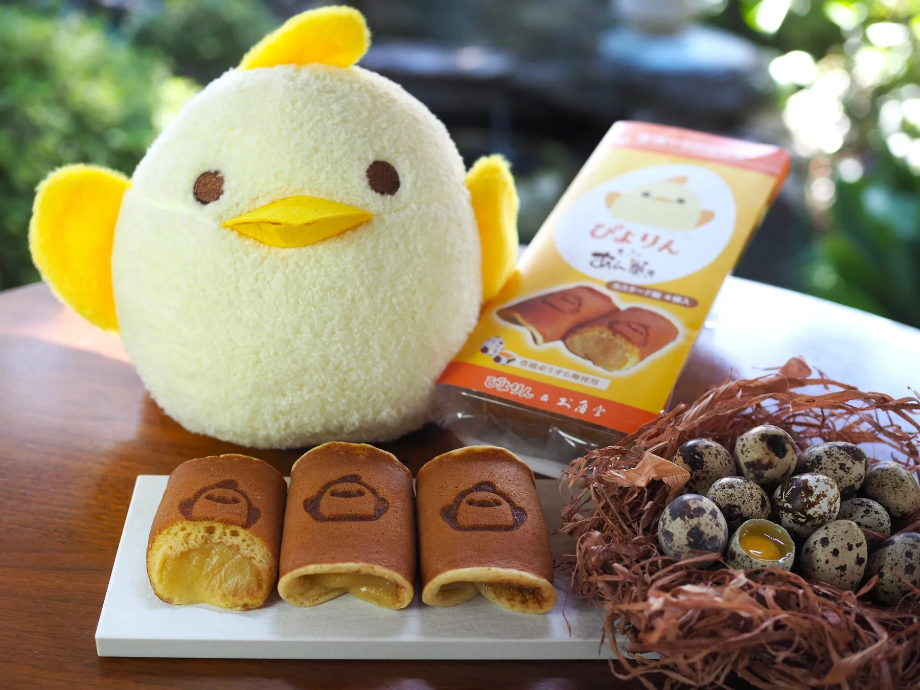 ぴよりんぬいぐるみとあん巻き、うずら卵