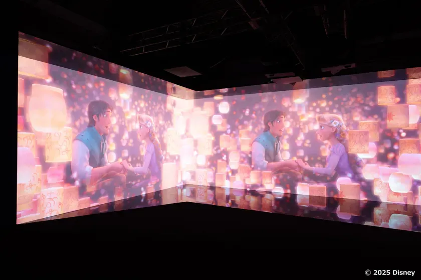 映画「塔の上のラプンツェル」のプロジェクションマッピング展示