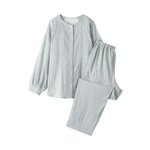 水色の長袖パジャマ