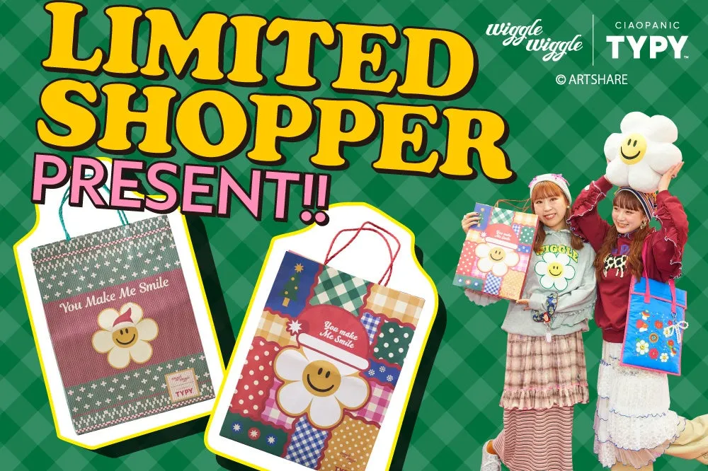 2人の女性が、花柄のバッグや花柄のクッションを持って立っている写真。背景には「LIMITED SHOPPER PRESENT!!」という文字と、ブランドのロゴが描かれている。