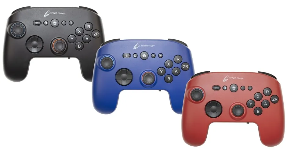 3つの色のゲームコントローラーが並んだ写真。天面6ボタンが見える。