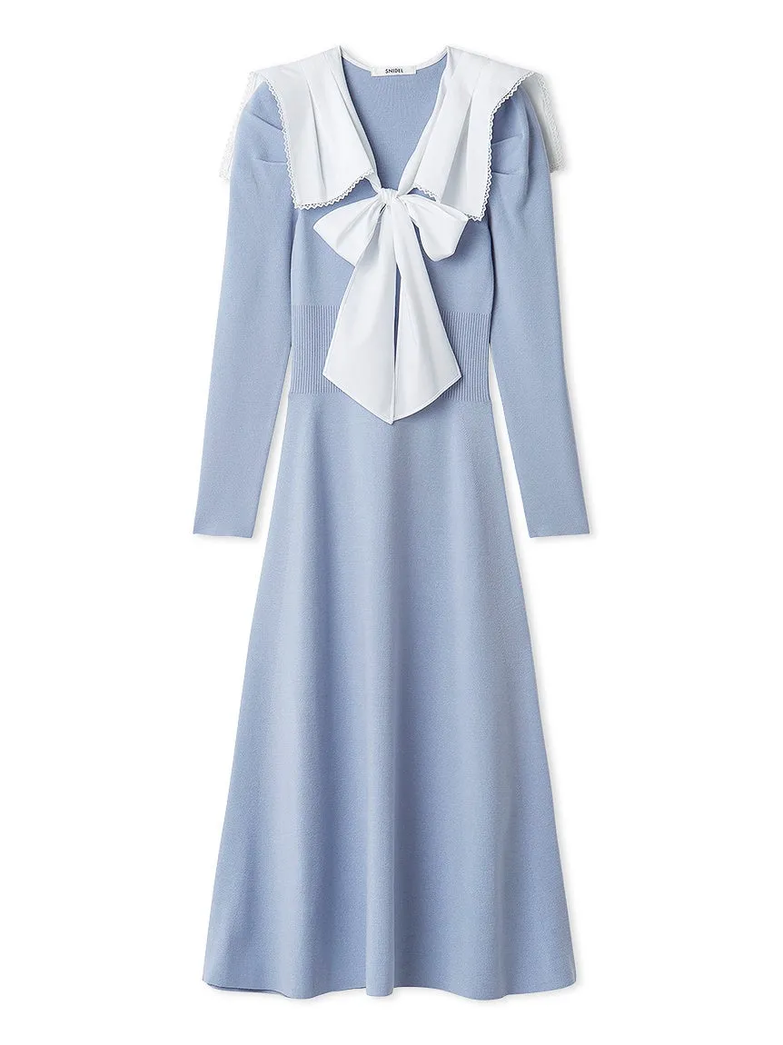 グレーのニットカーディガンとスカートのセットアップ