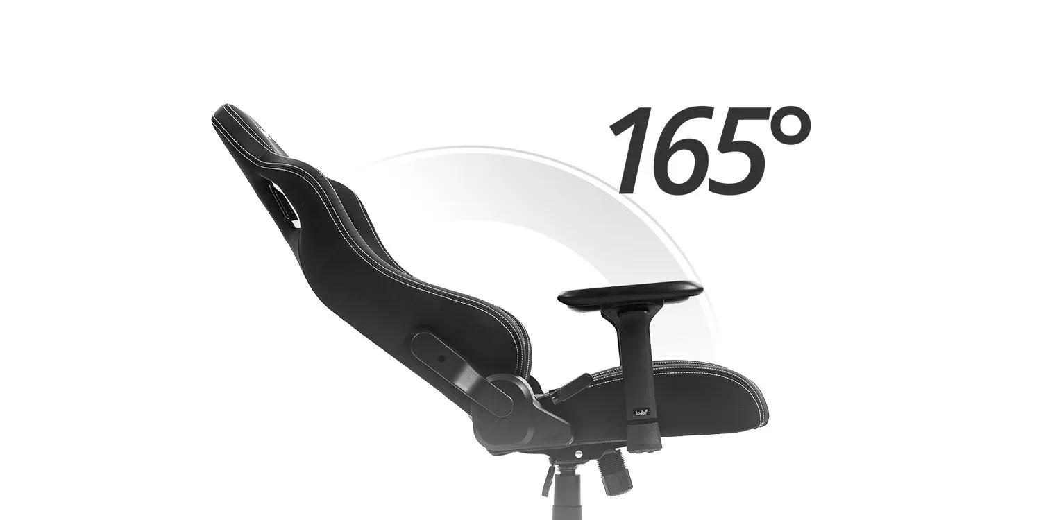 黒いゲーミングチェアが165度リクライニングしている様子