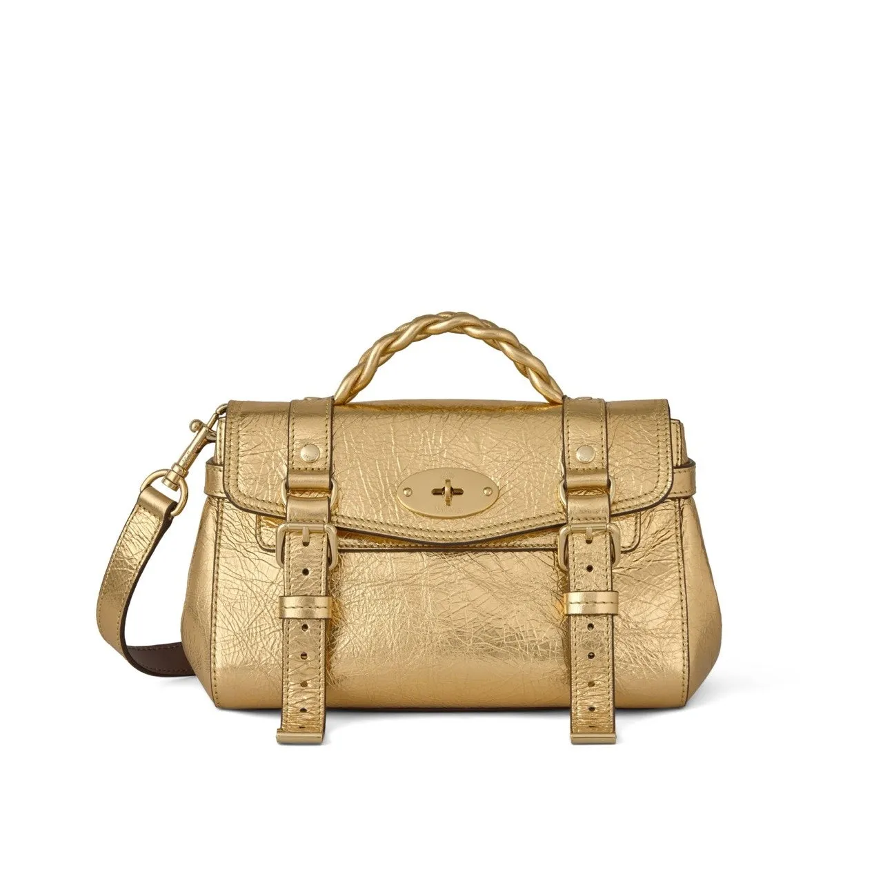 金色のハンドバッグが白い背景に置かれています。バッグはレザー製で、上部に編み込みのハンドルがあり、正面に留め金とストラップが付いています。