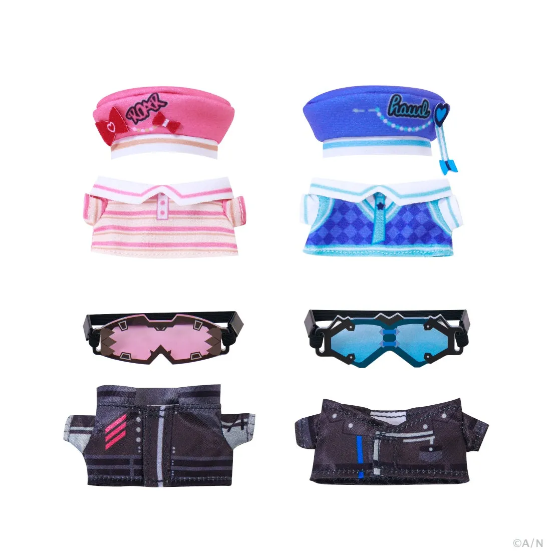 ピンクと青を基調とした、帽子、トップス、ゴーグル、ジャケットのセット。