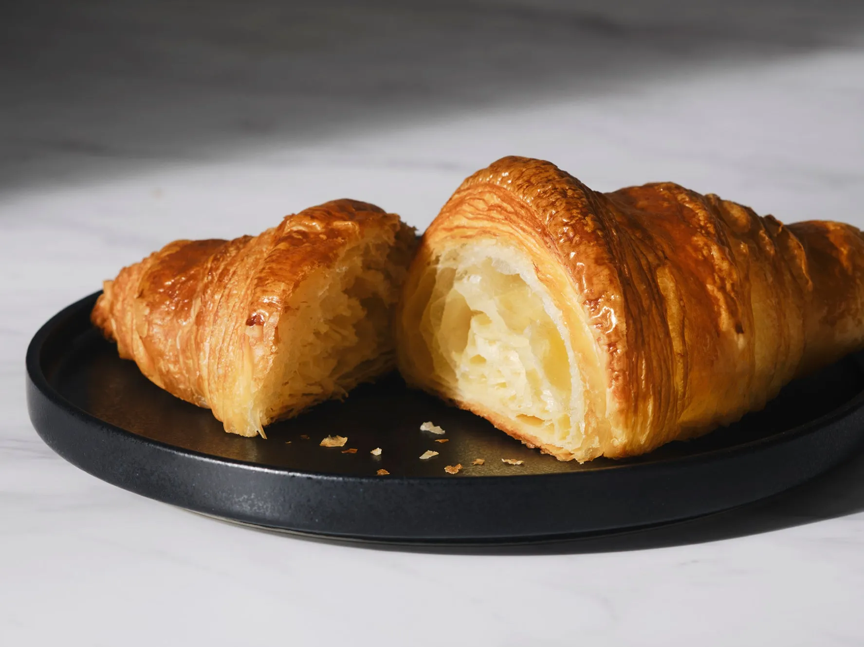 半分に切られたクロワッサン