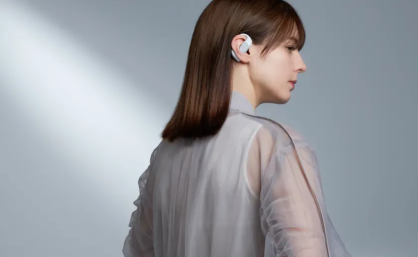 女性とイヤホン