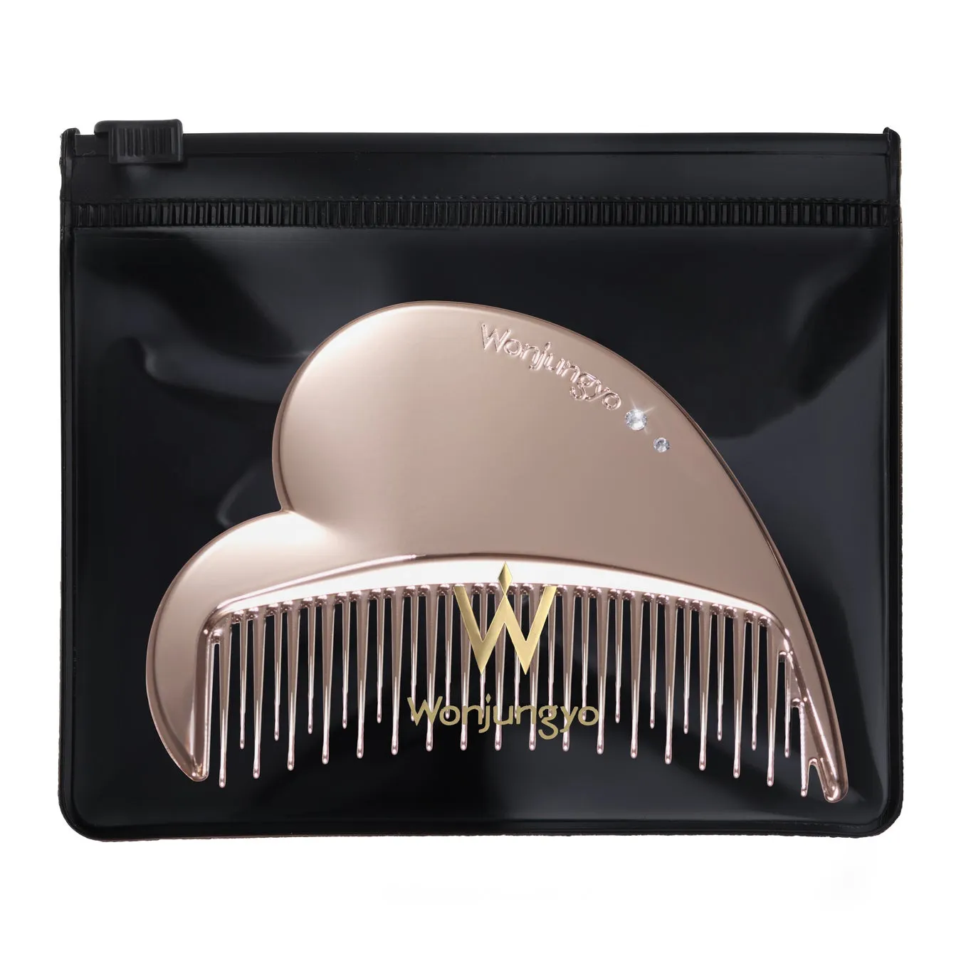 ハート型のヘアコームと黒いポーチのクローズアップ画像。