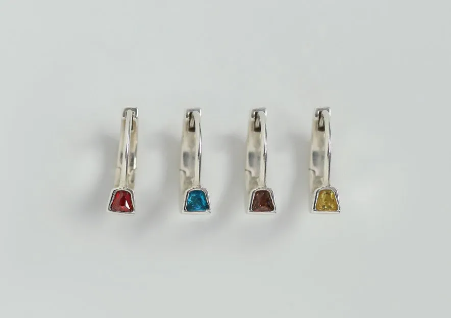 カラーストーンのフープピアス