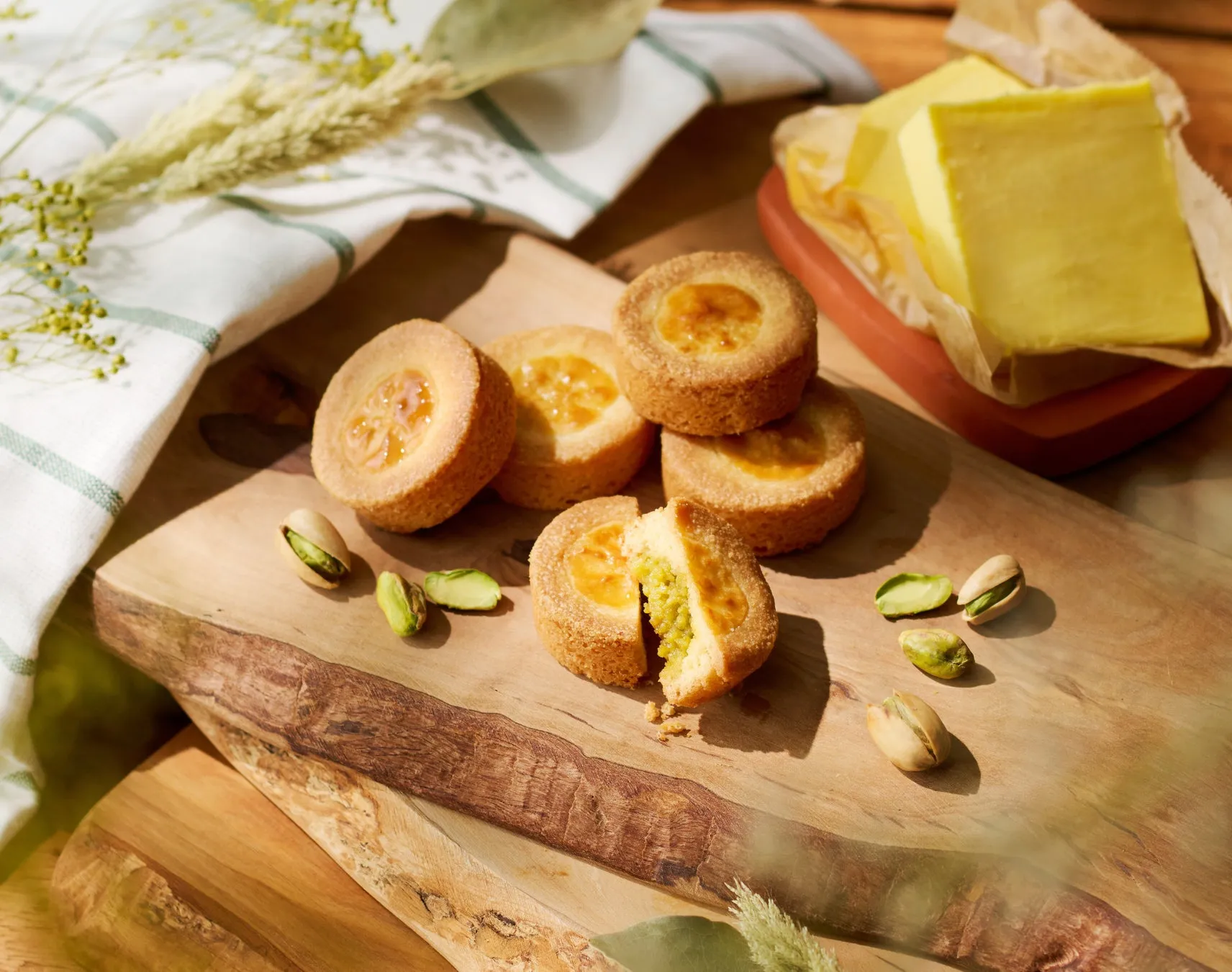 ガレットとピスタチオ、バター