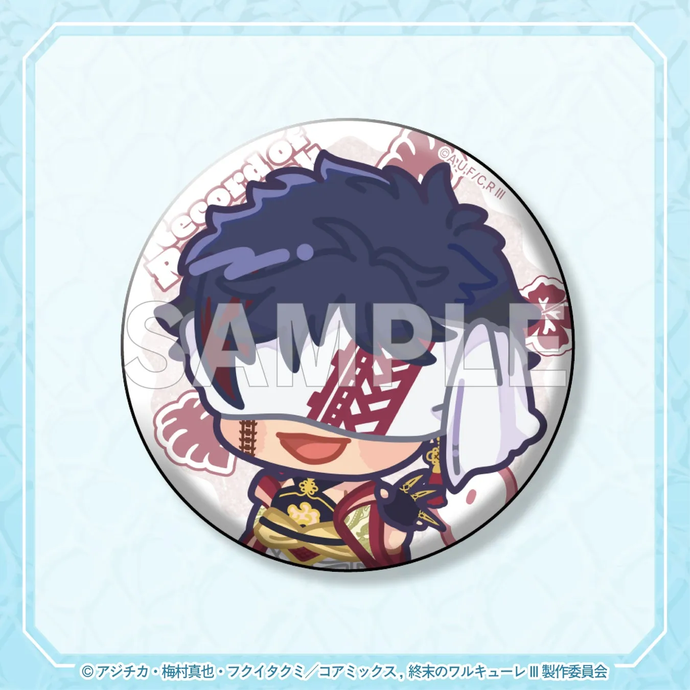 終末のワルキューレのキャラクターが描かれた缶バッジ。キャラクターは顔に包帯をしており、背景には花の模様がある。