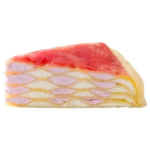 ピンクと白の層が交互になったクレープケーキ