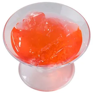 オレンジ色のゼリーが入った透明なデザートグラス