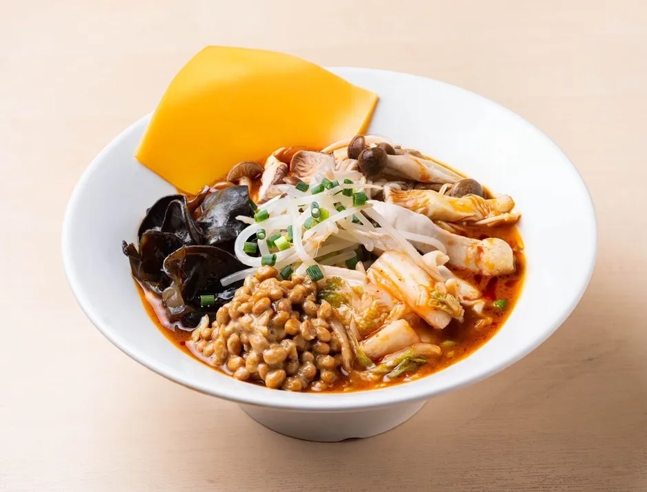 チーズが乗った具沢山の麻辣湯