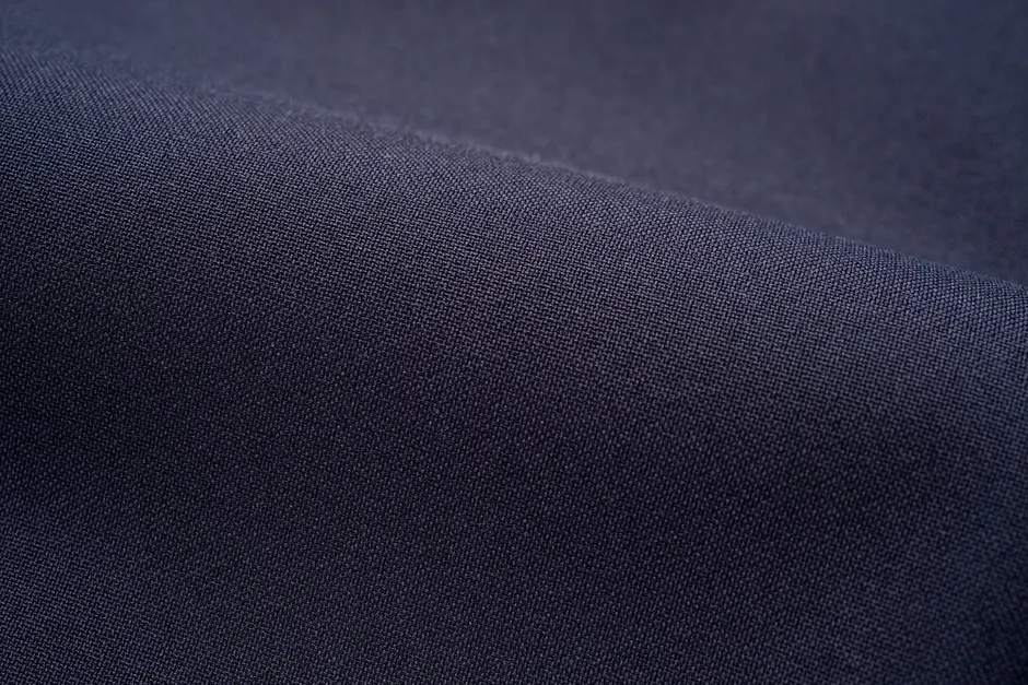 濃い青色の布地のクローズアップ写真