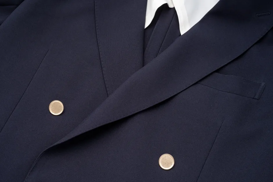紺色のダブルブレストジャケット