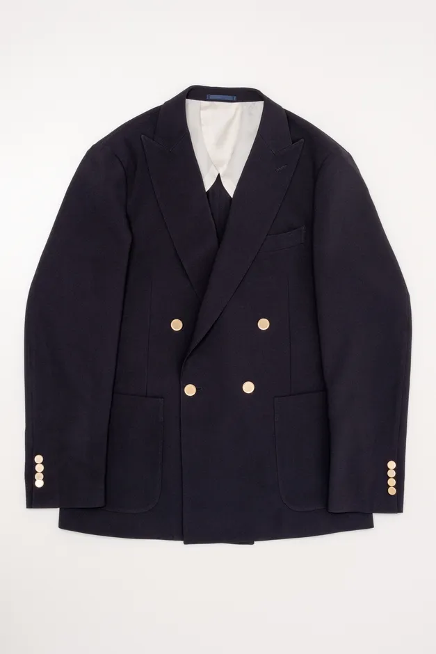 紺色のダブルブレストジャケット