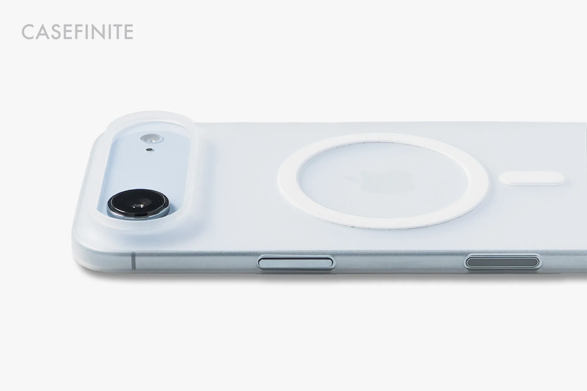 透明ケースのクローズアップ、MagSafe部分が見えるもの