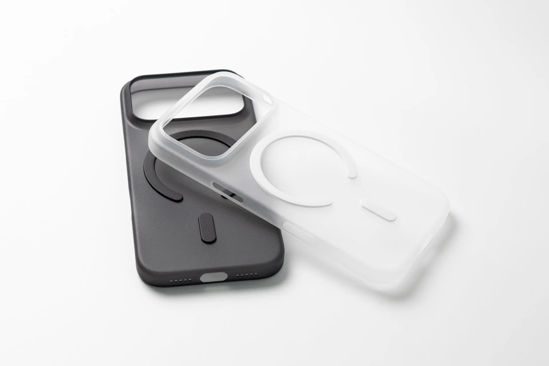 黒と透明のケースが並んでいるもの