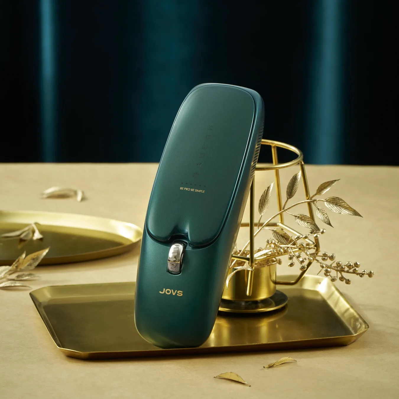 緑色のデバイスが置かれた写真