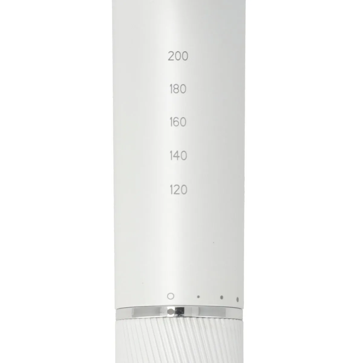 温度計のような目盛りが付いた白い円筒状の製品のクローズアップ画像です。目盛りは200から120まであり、白い背景に配置されています。