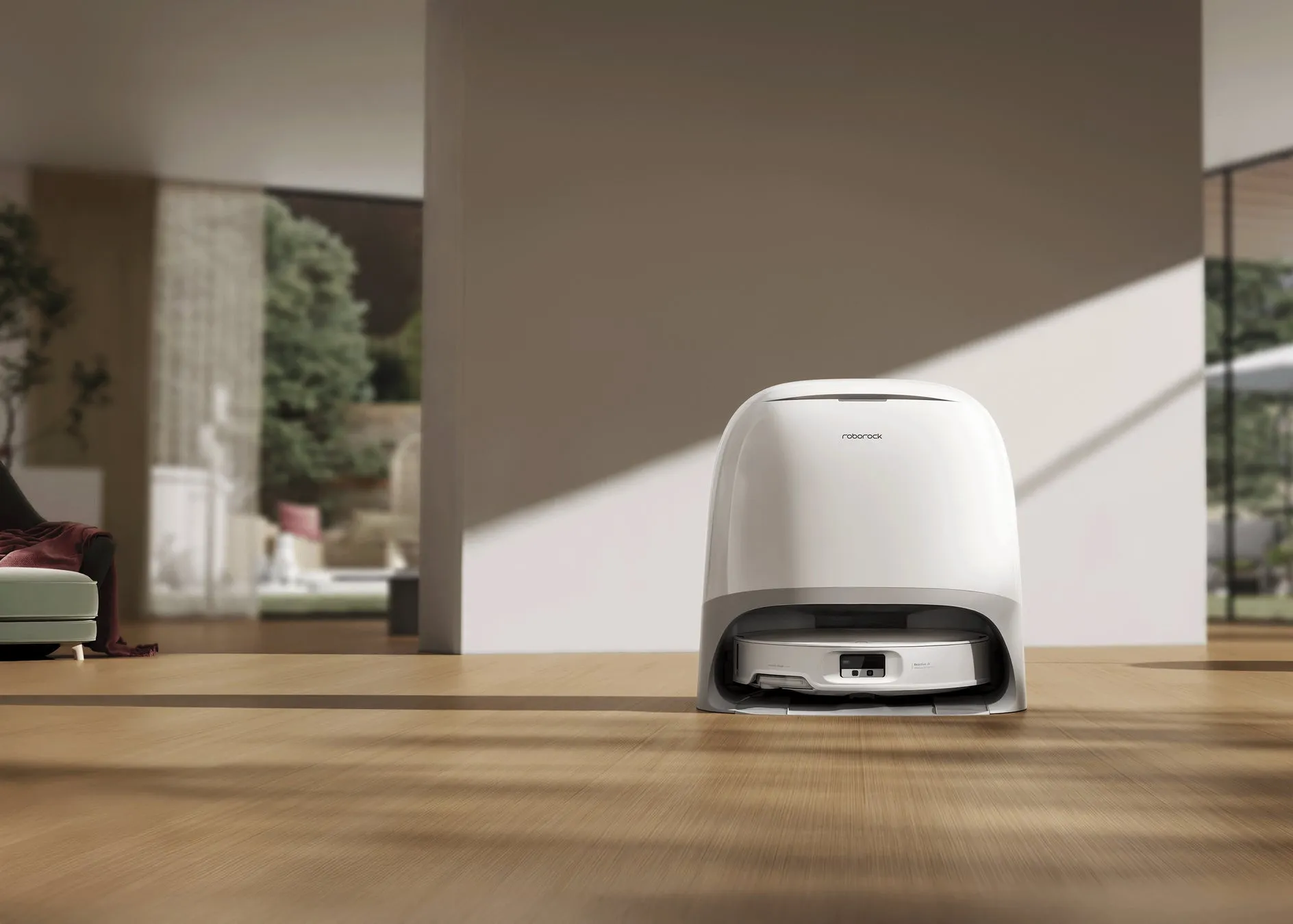 ロボット掃除機とステーションが部屋に置かれています。