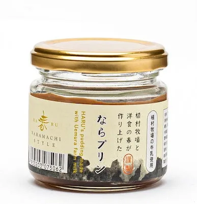 瓶に入ったプリンの写真