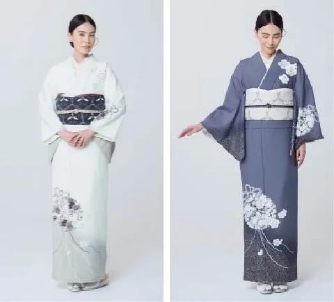 2人の女性が着物を着て立っている写真