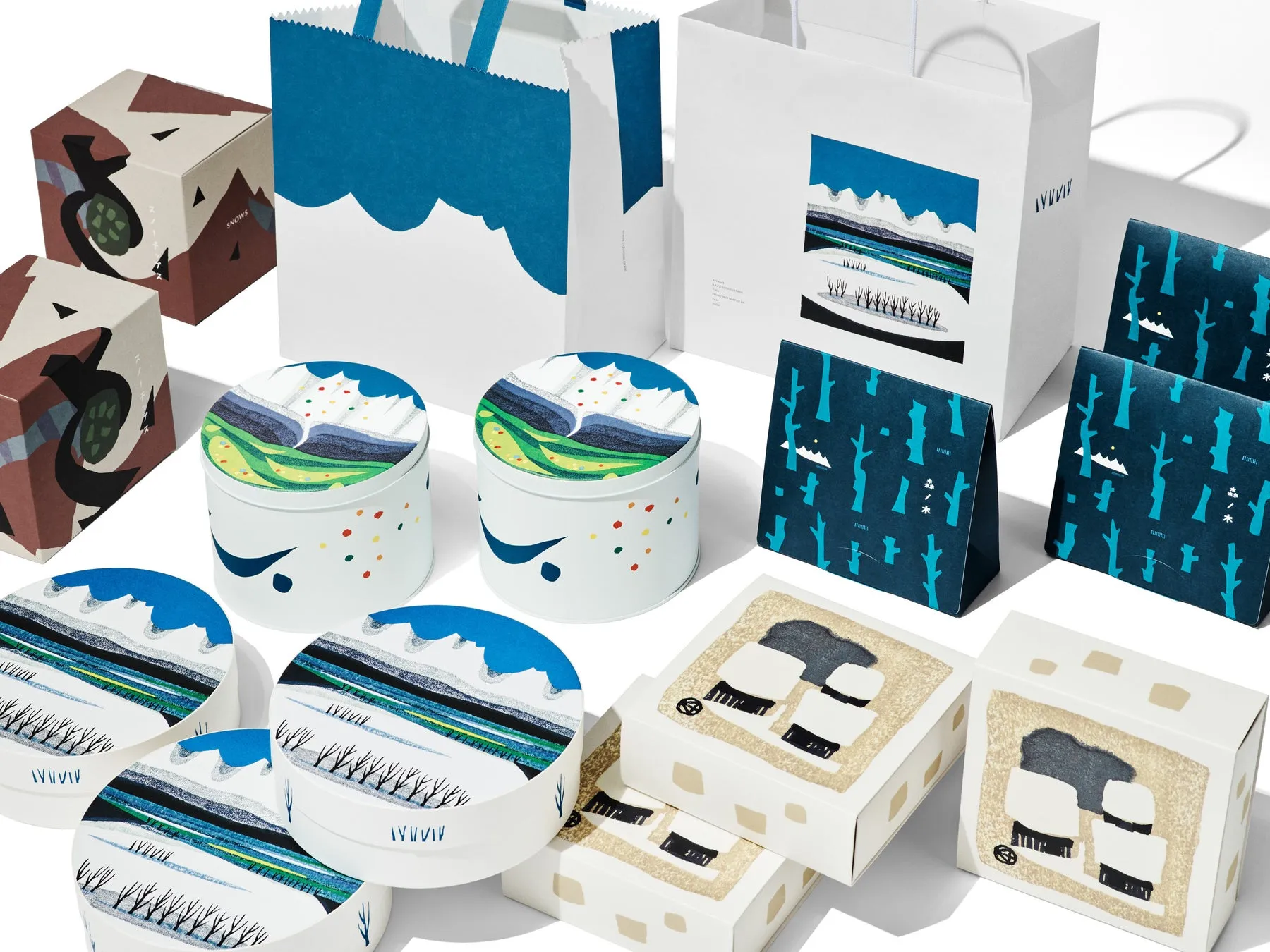 様々なお菓子やギフトのパッケージが並んだ写真