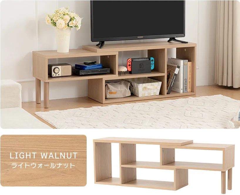 テレビ台の画像です。木製のテレビ台が写っており、テレビ、本、ゲーム機などが置かれています。