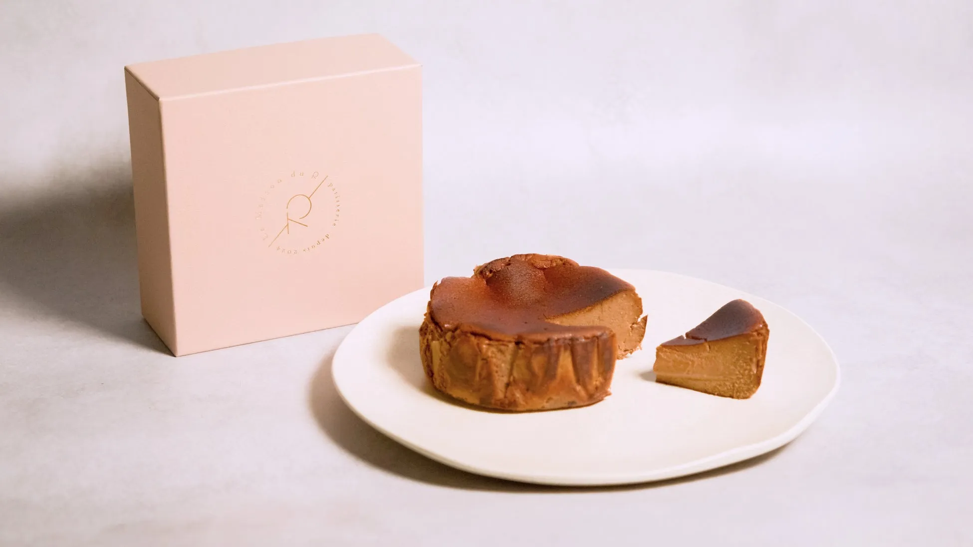 驚きの口どけ!La Maison du R「ショコラバスクチーズケーキ」が大丸バレンタイン限定で登場