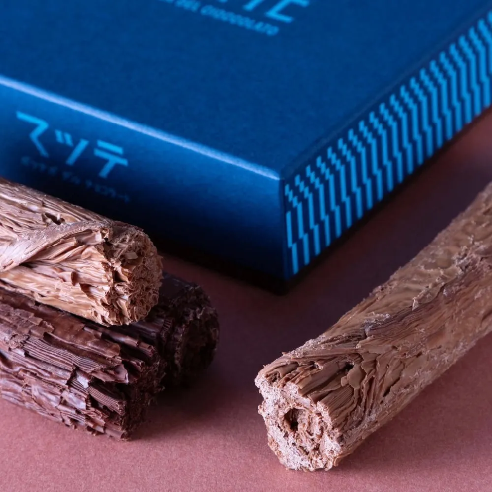 チョコレート菓子と箱のクローズアップ写真。