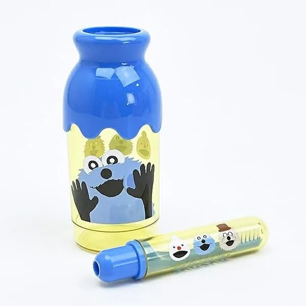 歯ブラシと歯磨き粉がセットされた様子