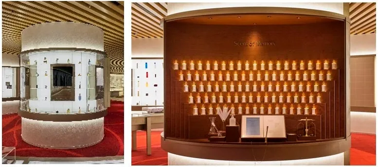 香水の展示スペース。木製の壁に香水瓶が整然と並べられ、照明が美しい空間を演出している。