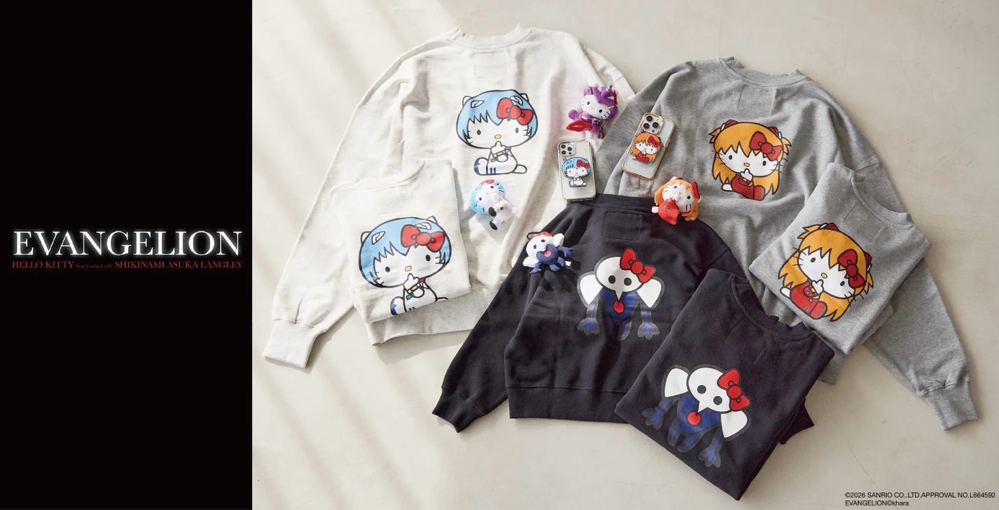 エヴァンゲリオンとハローキティのコラボグッズの写真。トレーナーやスマホケース、ぬいぐるみなどが写っています。