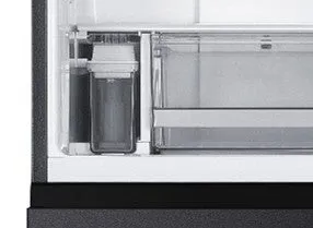 冷蔵庫の浄水フィルターのクローズアップ