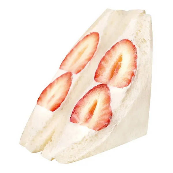 いちごサンドイッチの写真です。白いパンの中に、クリームとスライスされたイチゴが挟まれています。