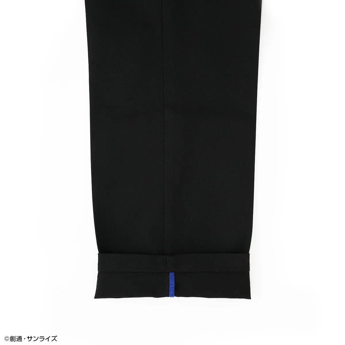 黒いズボンの青いライン