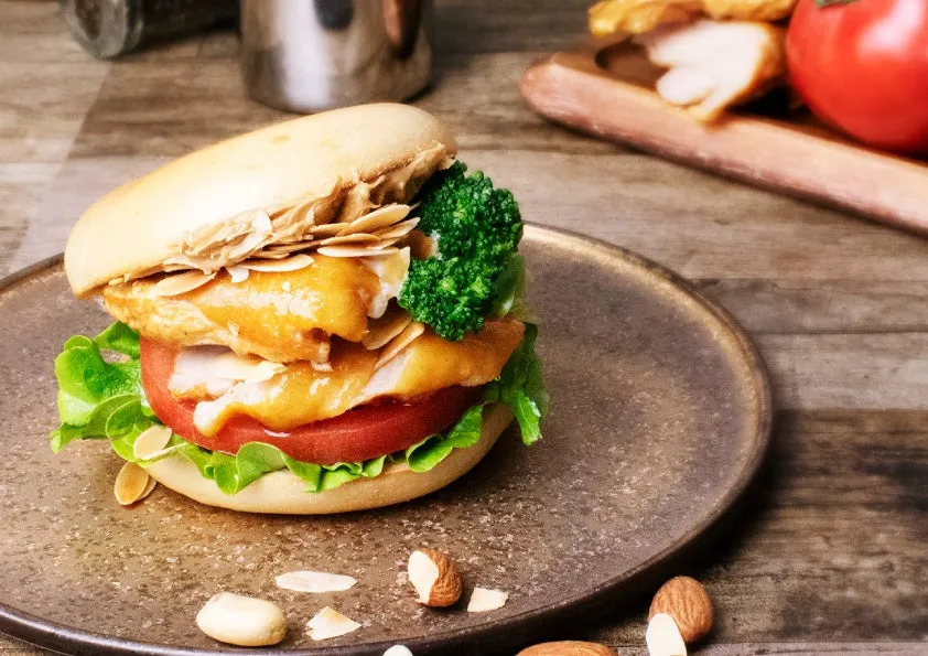 燻製チキンナッツサンドイッチ