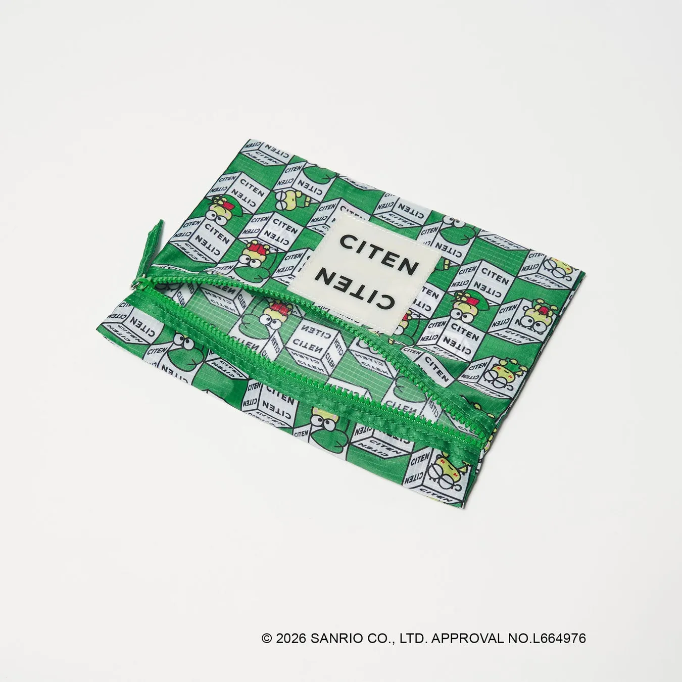 カバンにCITENのロゴがプリントされた様子。背景は白。