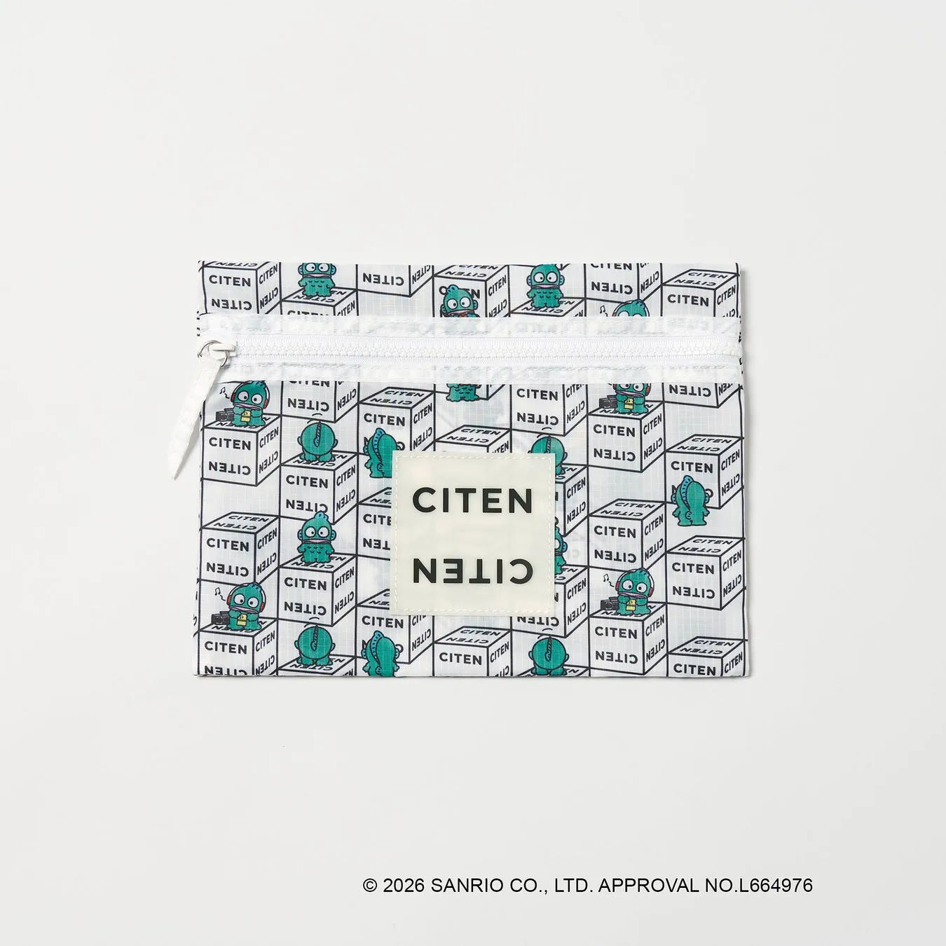 白いポーチに、Citenのロゴと、水色のキャラクターが描かれたデザイン。ポーチ全体にCitenの文字が散りばめられています。